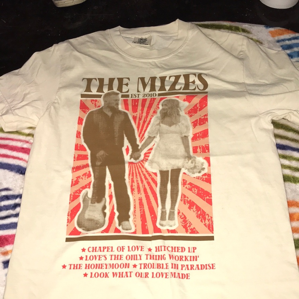Cream Graphic The mizes T-Shirt